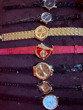 There’s 7 different types Gold and Red Women’s Fashion Watch with Red Strap